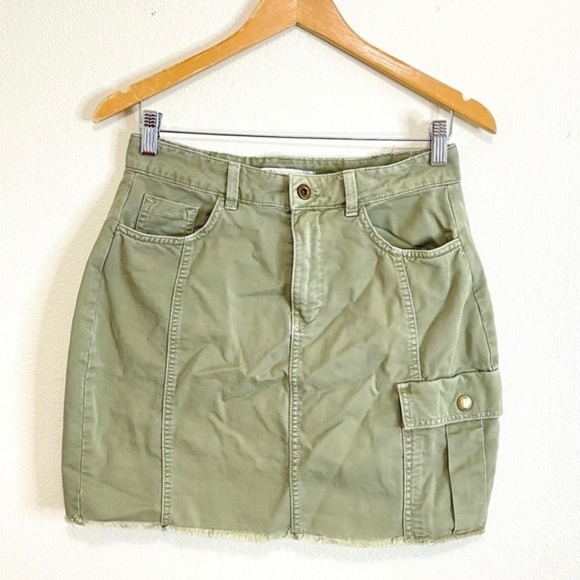 Zara High Waisted Cargo Skirt, Size M - Picture 2 of 9